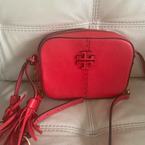 Barely worn in great condition beautiful Tory Burch crossbody camera bag.